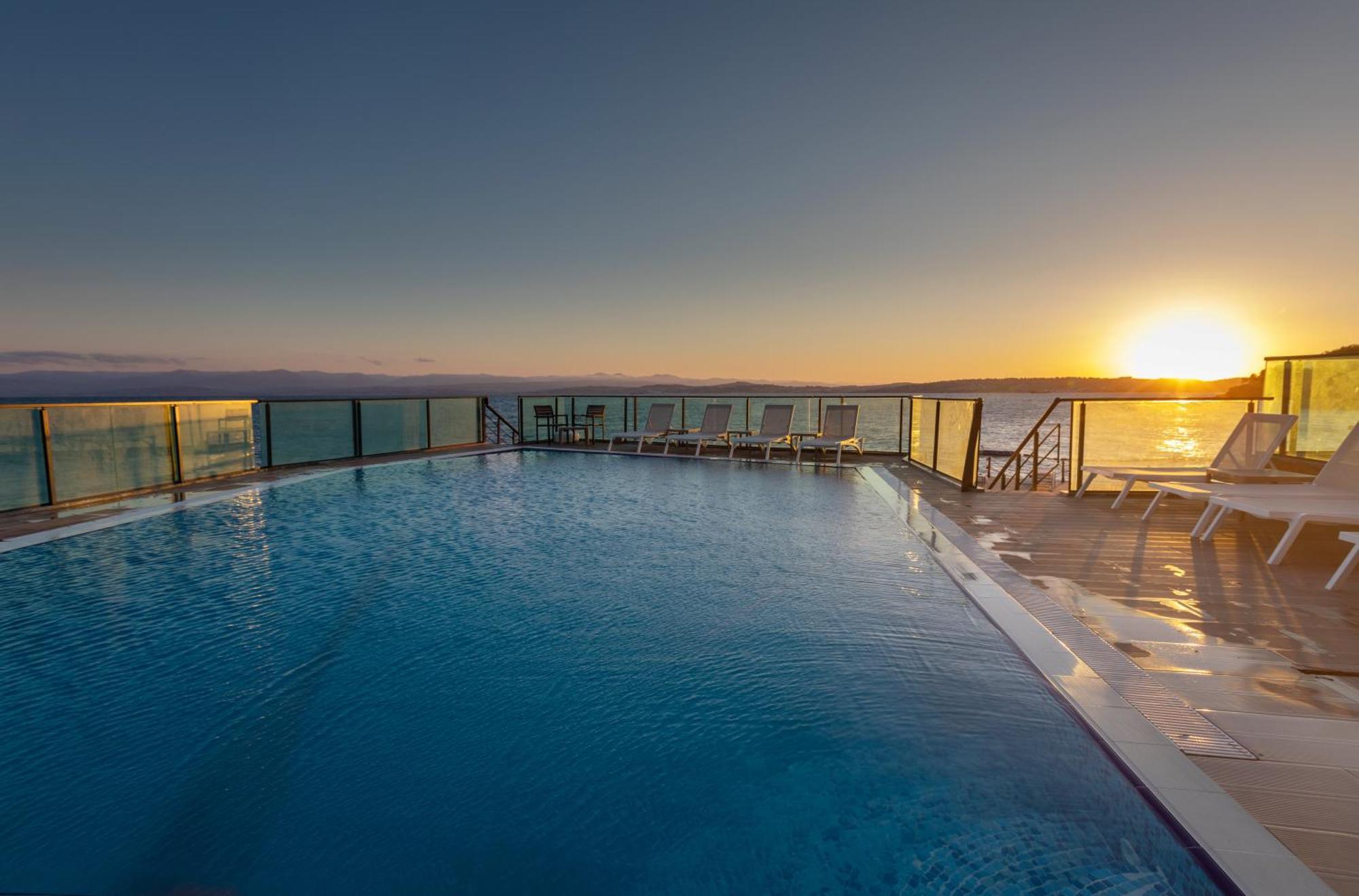 Vira Otel Suites Sinop Buitenkant foto